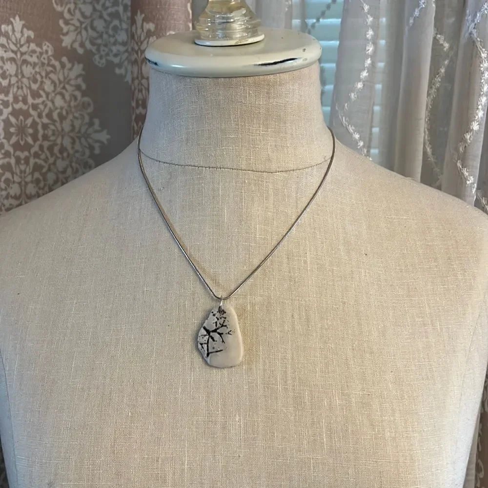 Handcrafted natural seashell Pendant Necklace